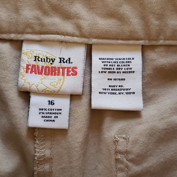 Ruby Rd. Capris - Picture 5 of 5